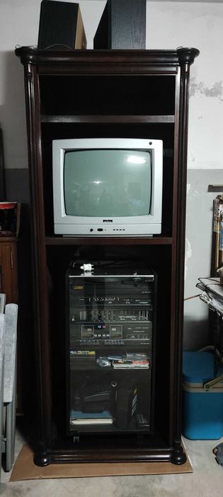 Vendo móvel de tv em madeira maciça