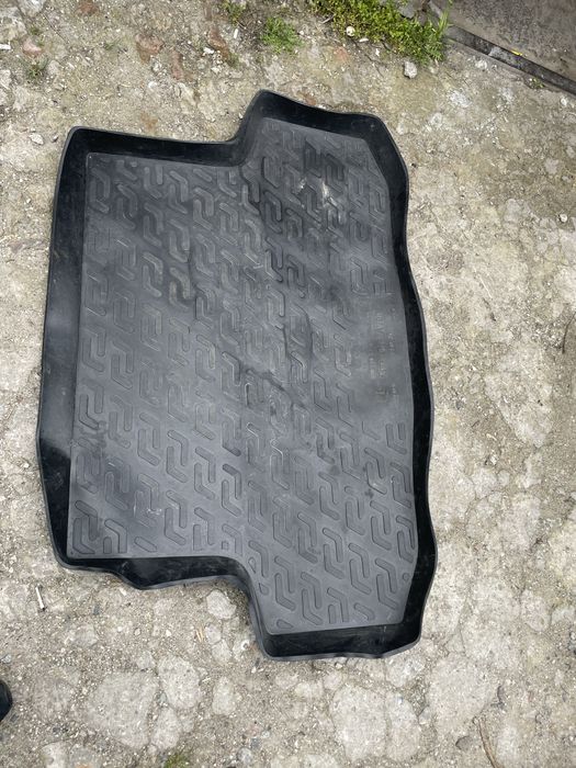 Продам коврик в багажник