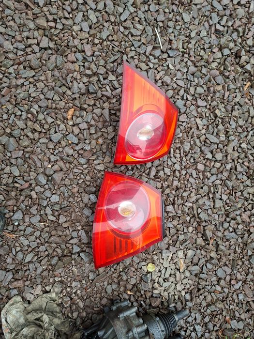 Volkswagen Golf V 5 lampa tył prawa w błotnik oryginał kompletna Europ