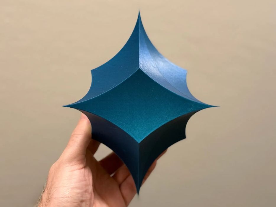 Dodecaedro Rômbico Hiperbólico Único