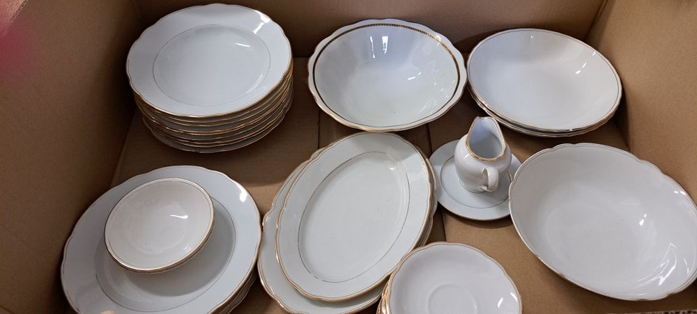 Serwis obiadowy biały ze zlotym