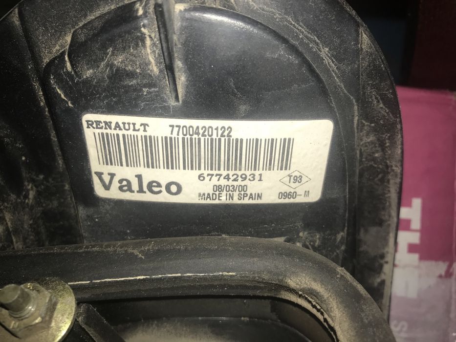 Продам задні фонарі Renault Lagune 1