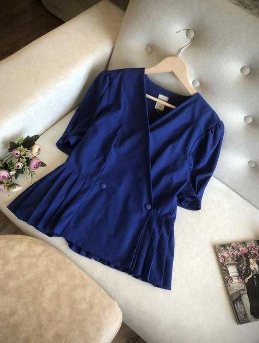 Елегантна блузка-жакет з баскою