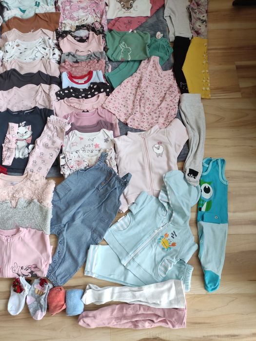 Paka ubrań niemowlęcych 68