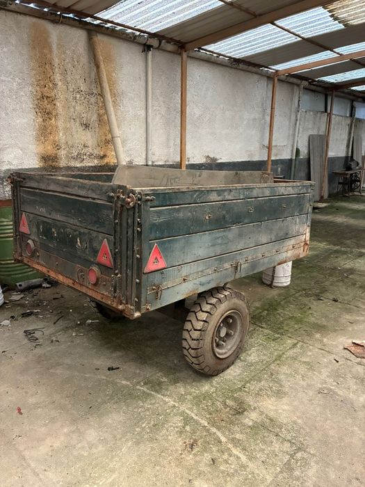 Reboque agrícola de dois eixos