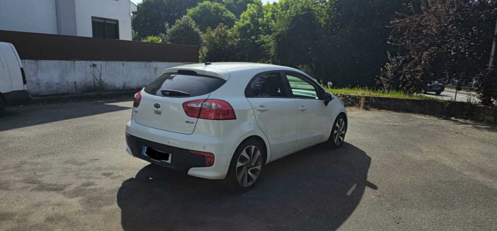 Kia Rio 1.1 CRDi 2016 - Muito Bem Equipado - 108.000 km