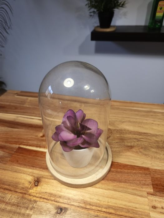 Planta artificial com campânula