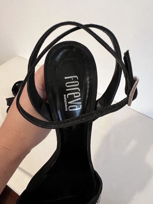 Sandálias pretas Foreva