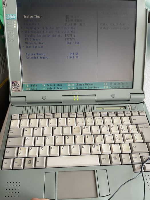 Laptop siemens Nixdorf scenic mobile 700