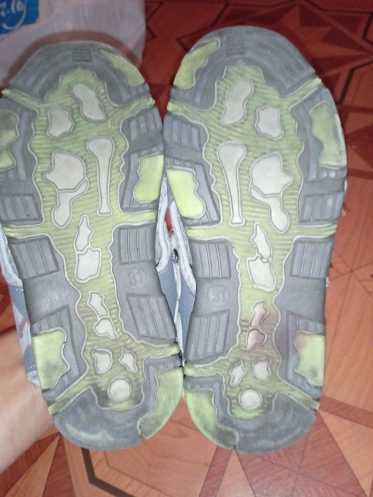 Віддам взуття  дитяче