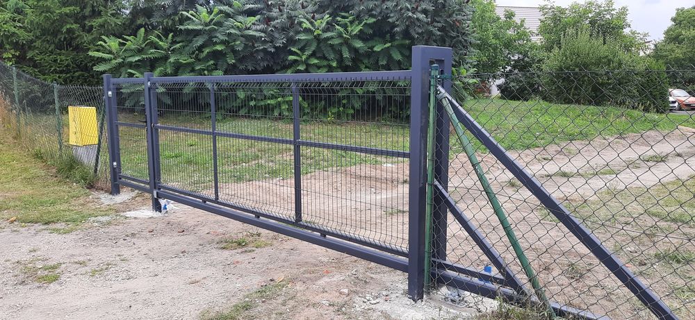 Okazja                           Brama przesuwna ze słupami (furtka)
