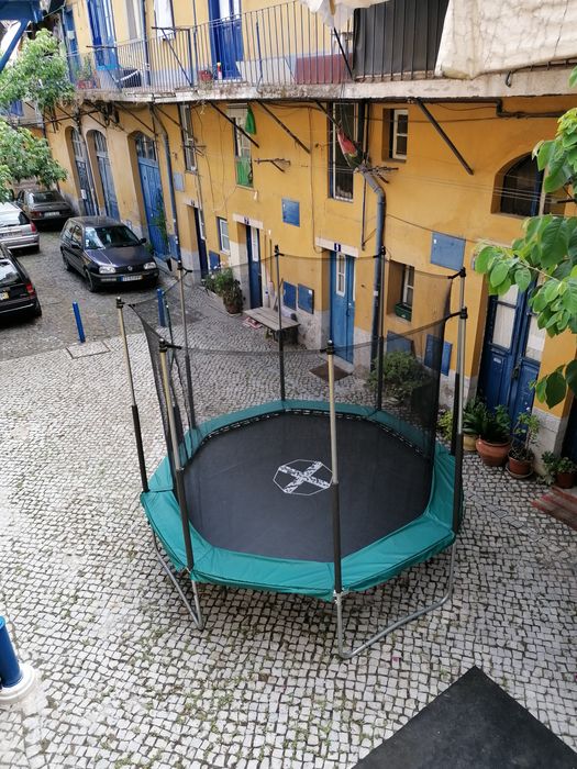 Aluguer de trampolim (pula pula) de 3 metros. Diversão garantida