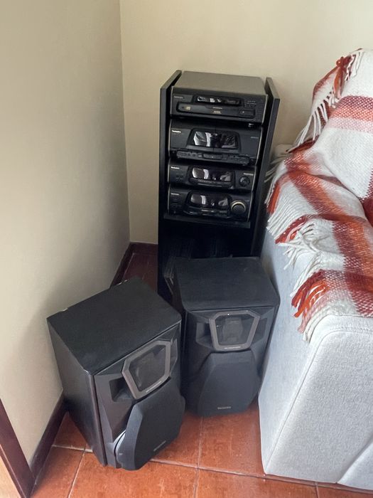 Aparelho de musica com 2 colunas e 5 cds vintage