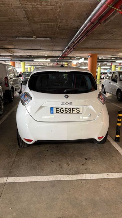 Zoe poucos KMS. Carro da mulher