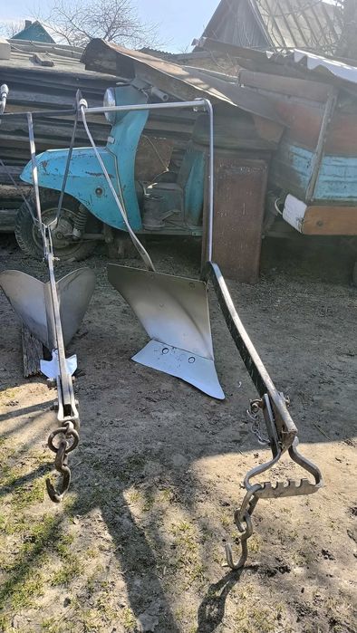 Кінний інвентар: плуг, культиватор, рало, огорювач картоплі