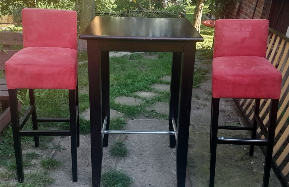 Stół barowy plus dwa hokery