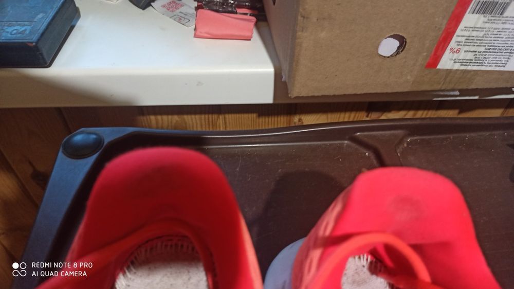 Кроссовки женские.