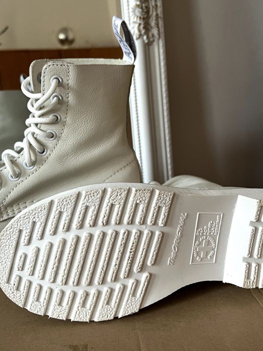 Dr. Martens 1460 Pascal Mono White