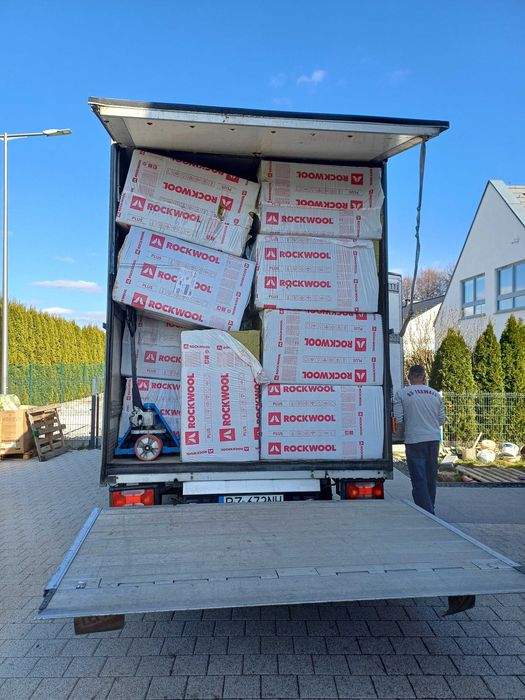 Auto z windą Poznań Usługi transportowe Przewóz palet maszyn rzeczy