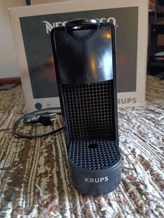 Máquina de Café Krups Nespresso Essenza Mini