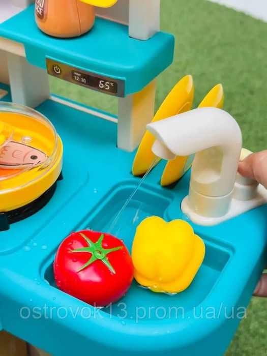 Кому? Дитяча кухня, 43 предмети, 68 см висота, вода в крані, пар