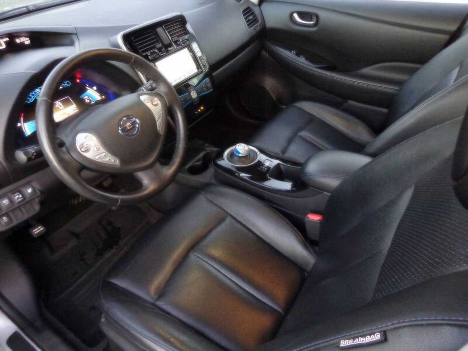 Nissan LEAF SL      2017