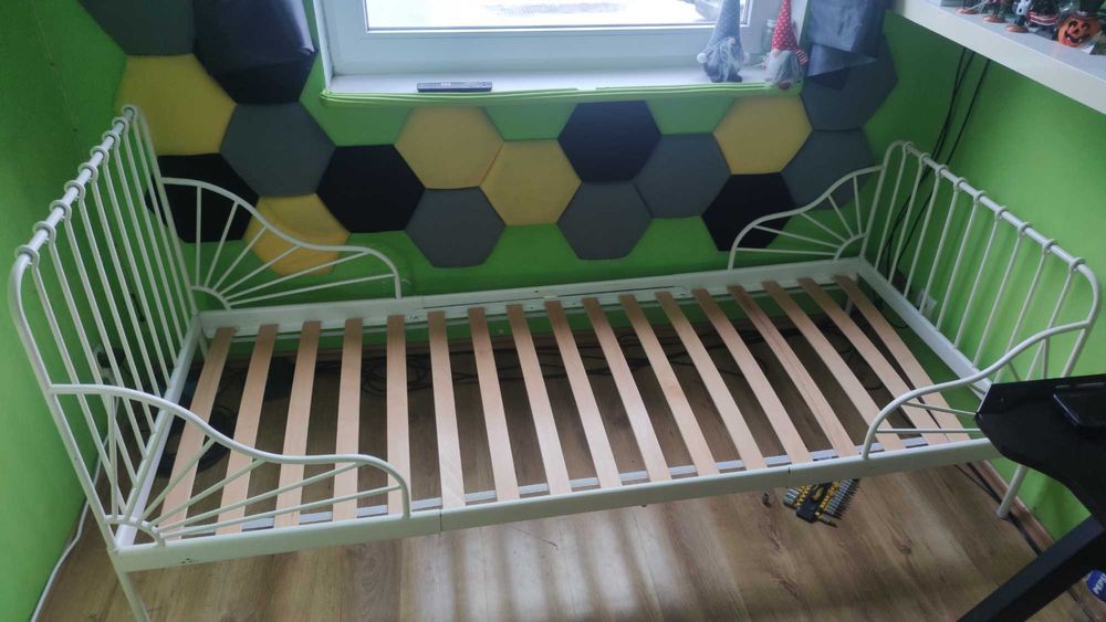 Łóżko Ikea Minnen, regulacja długości, rama metalowa i drewniane dno