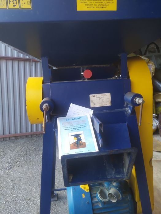 Śrutownik BĄK , bijakowy NEUERO, Gniotownik walcowy JAWOR-SPRZĘT NOWY