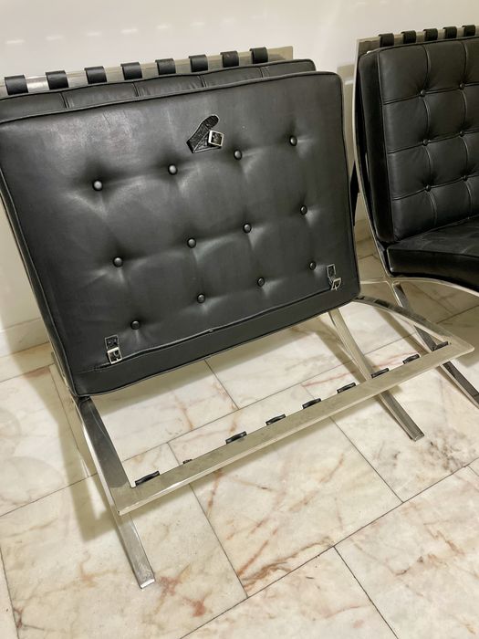 Par de poltronas Mies modelo Barcelona