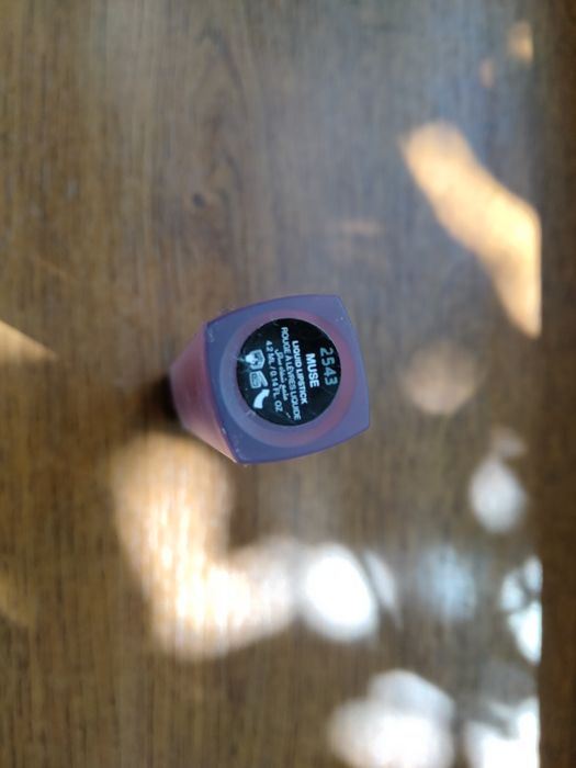 Huda Beauty liquid matte lipstick Muse