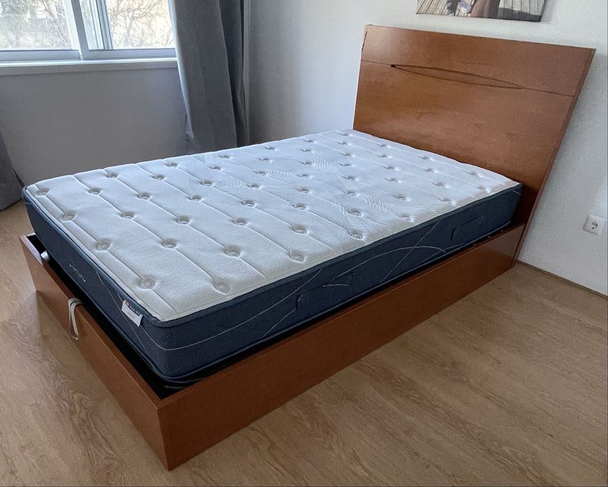 Cama de madeira maciça