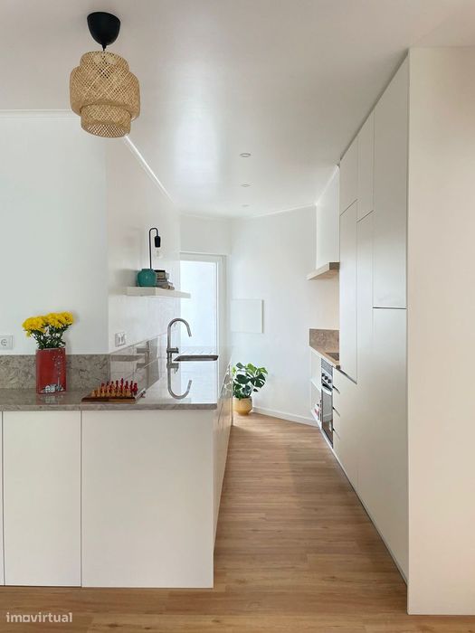 Apartamento totalmente remodelado, Avenida Pedro Alvares Cabral, 18 — Mina De Água, Lisboa