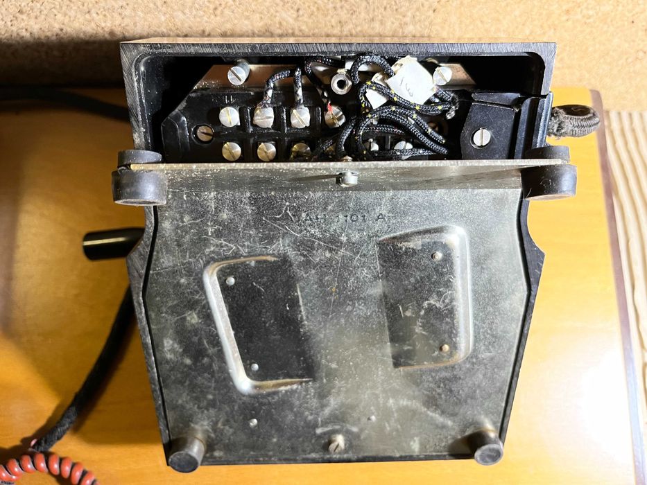 Telefone Antigo de Manivela Ericsson DAH 1101