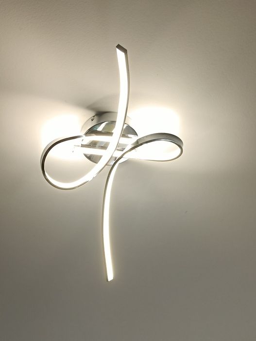 Candeeiro de Teto LED Moderno – Como Novo