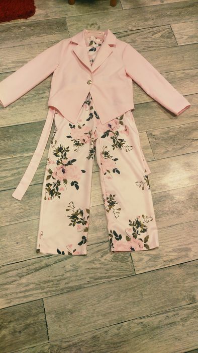 Garnitur dla dziewczynki r.128