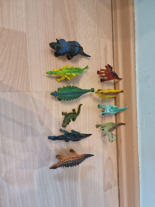 Zestaw 10 figurek dinozaurów