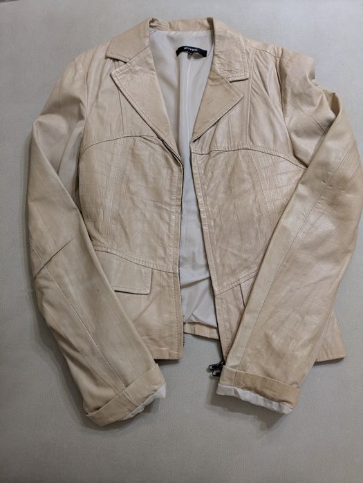 Casaco bege com fecho