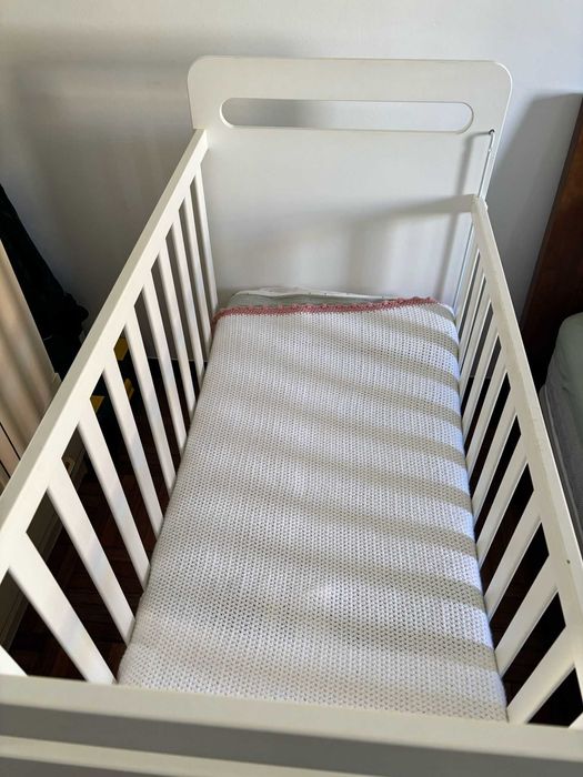 Berço e trocador para bébé