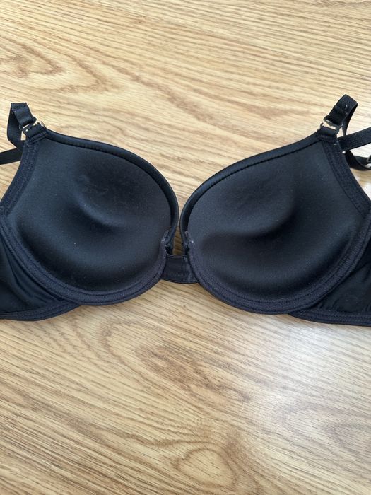 Biustonosz stanik Triumph 70A push up czarny