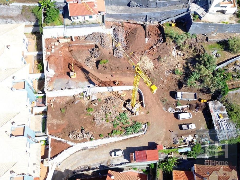 Moradia Geminada T3 em construção na Abegoaria - Caniço