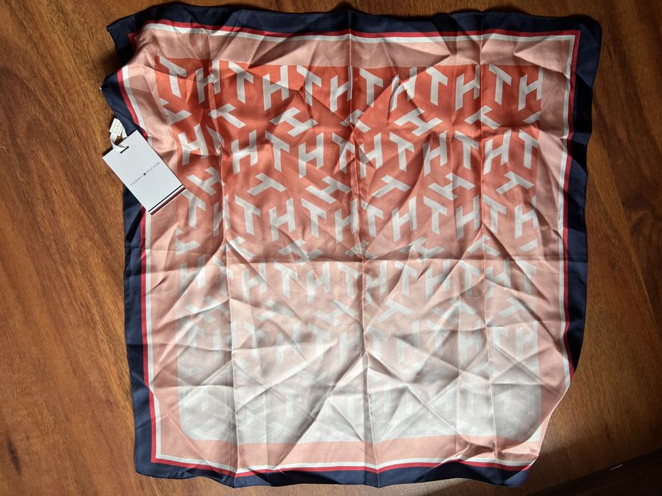 Nowa apaszka 100 % jedwab Tommy Hilfiger