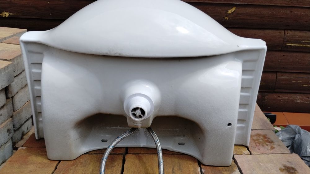 Umywalka z baterią 65x44,5