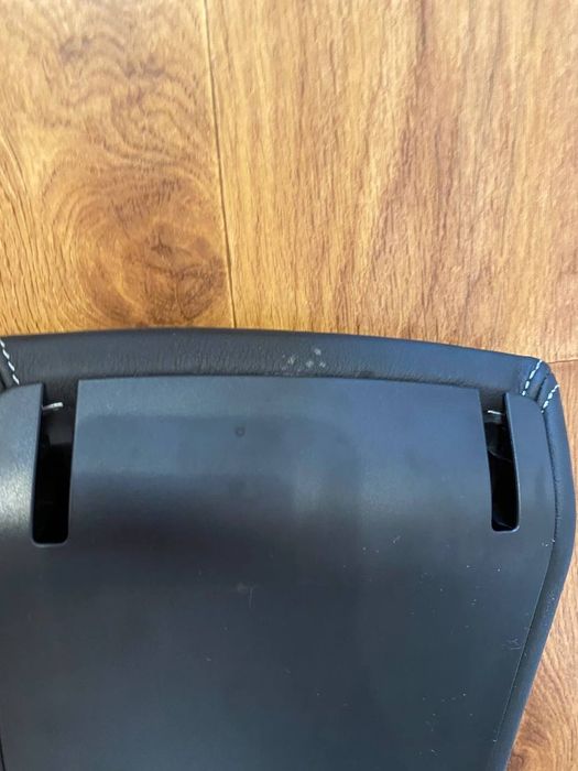 Підлокотник для автомобіля