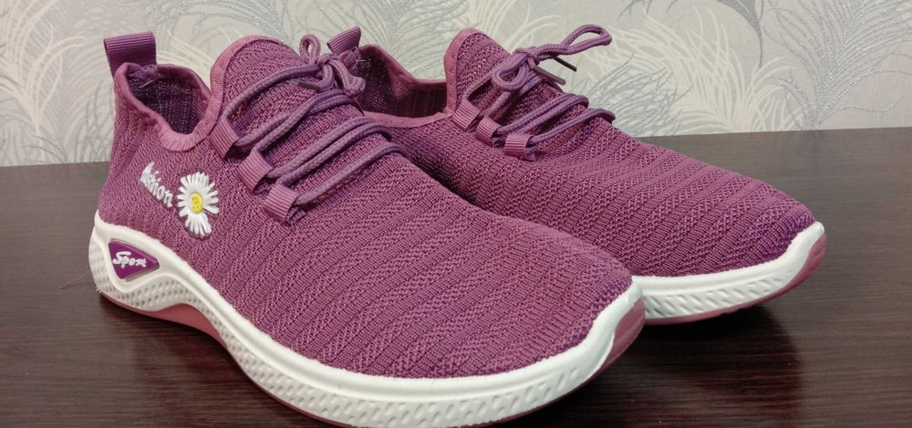 Кросівки жіночі 40 розмір