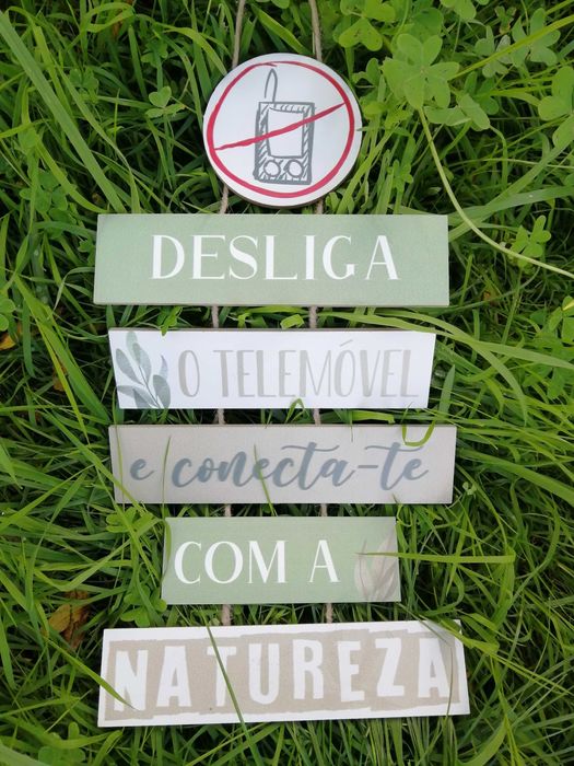 Tabuleta nova em madeira natureza. Camisola de mulher nature L nova