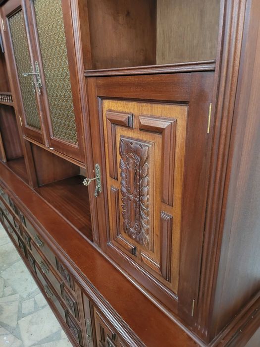Móvel de sala em madeira trabalhada - Bom estado geral