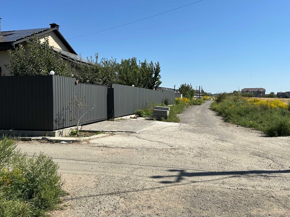 с.Тарасівка 25 соток під будівництво будинку, ділиться