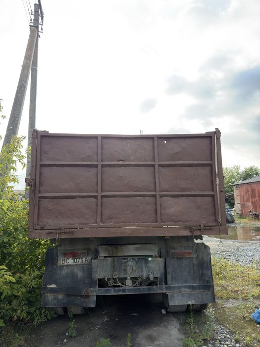 Продам камаз червоний