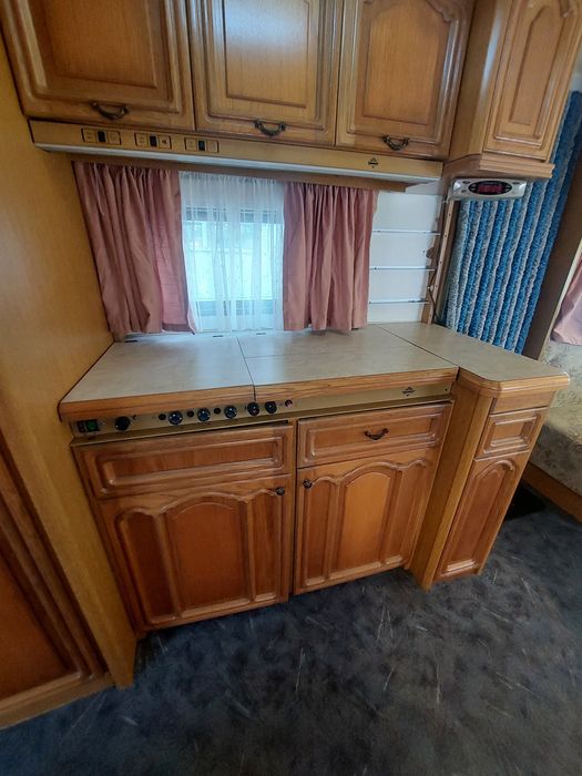 Караван  кемпінги, прицеп дача  будинок на колесах