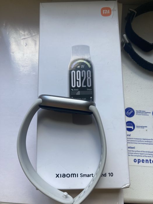 Продам годинник Mi band 10